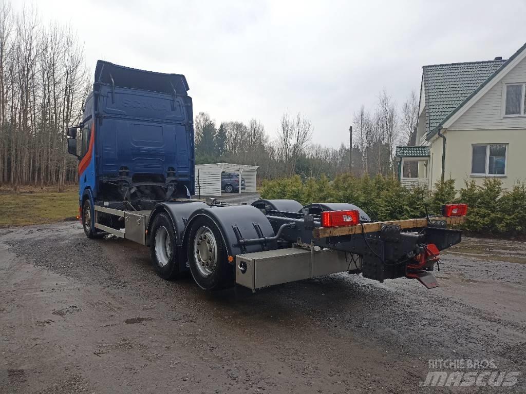 Scania R520 Chassis Cab trucks