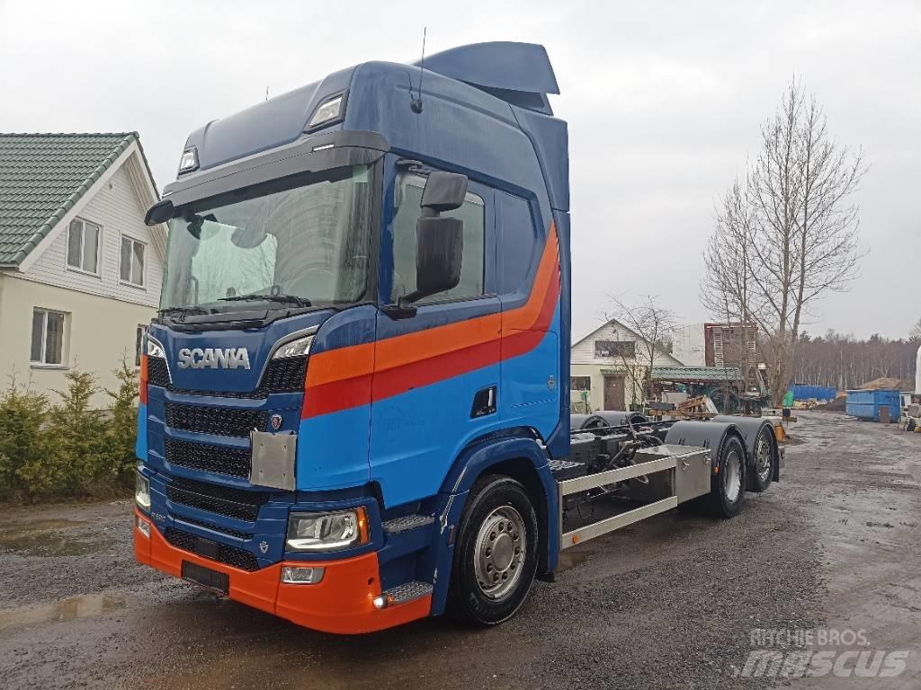 Scania R520 Chassis Cab trucks