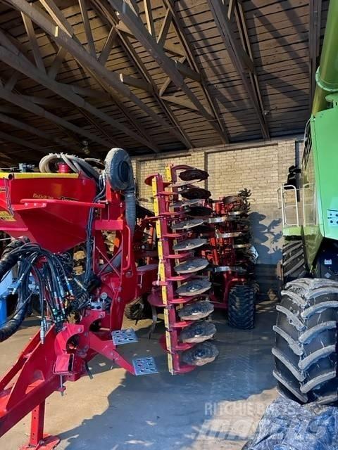Väderstad Topdown500 Cultivators
