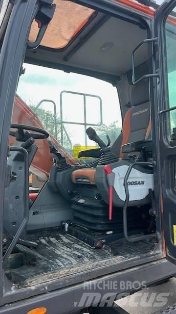 Doosan DX140W-5 Wheeled excavators