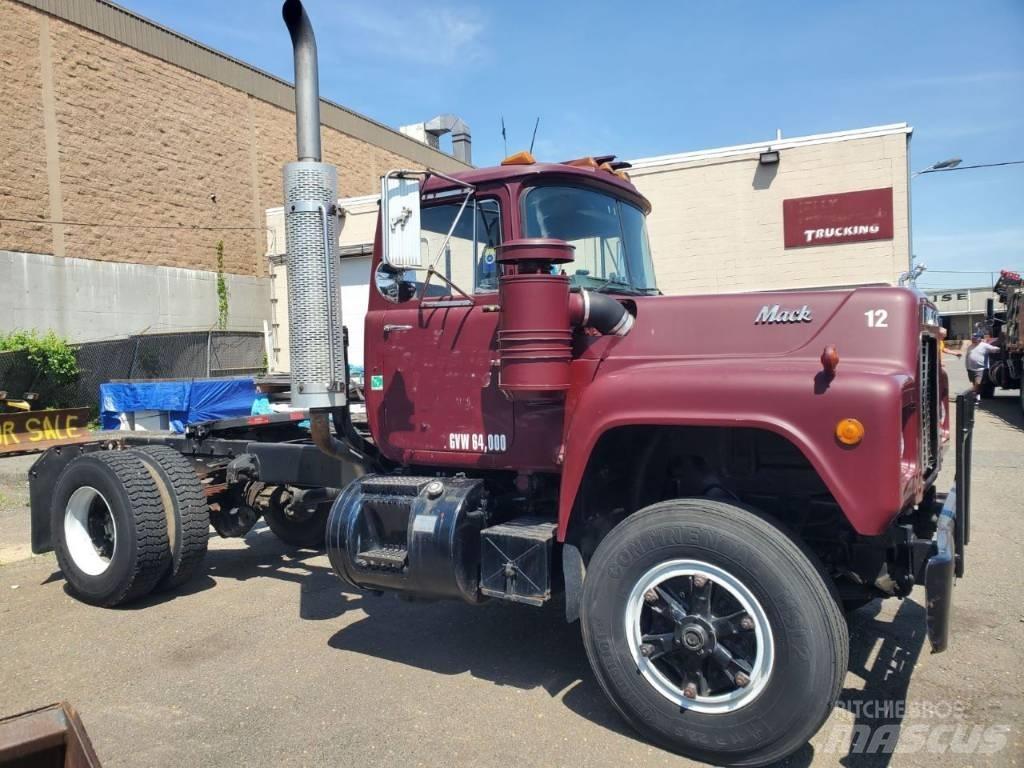 Mack RD 690 P Prime Movers