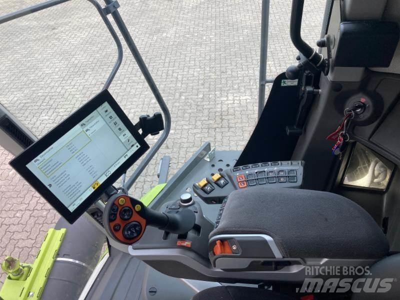 CLAAS LEXION 5400 Combine harvesters