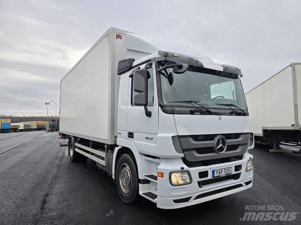 Mercedes-Benz 1832 Box trucks