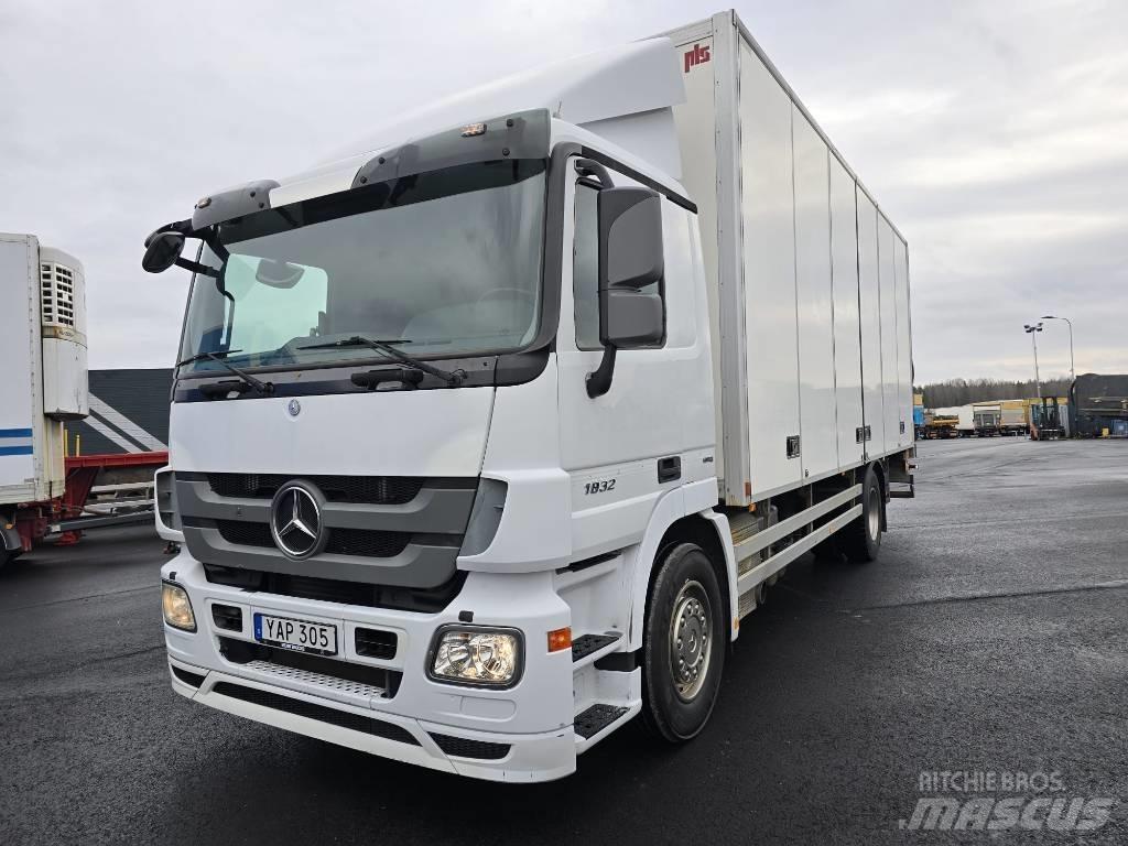Mercedes-Benz 1832 Box trucks