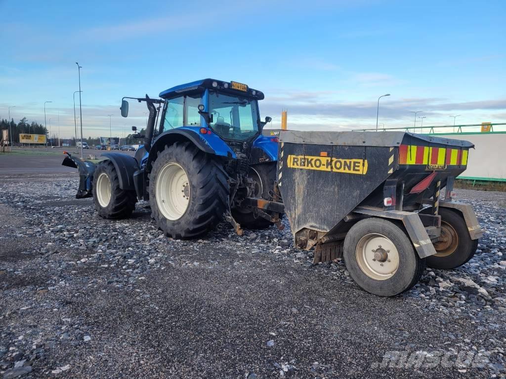 Valtra N 123 Tractors
