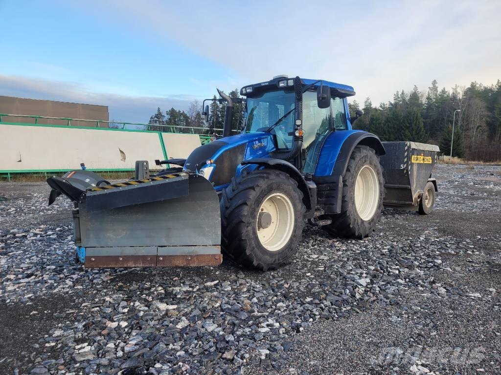 Valtra N 123 Tractors