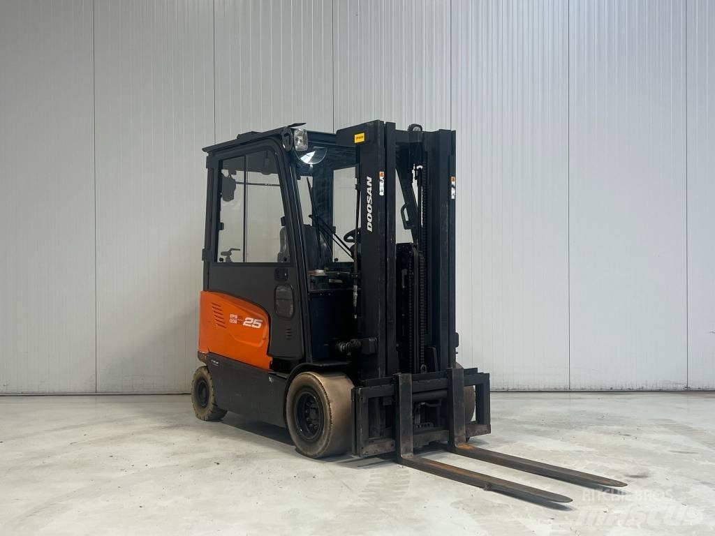 Doosan B25X-7 Electric forklift trucks