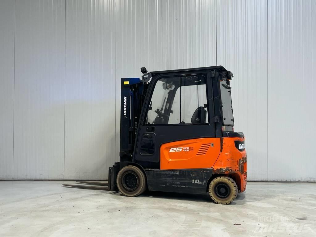 Doosan B25X-7 Electric forklift trucks