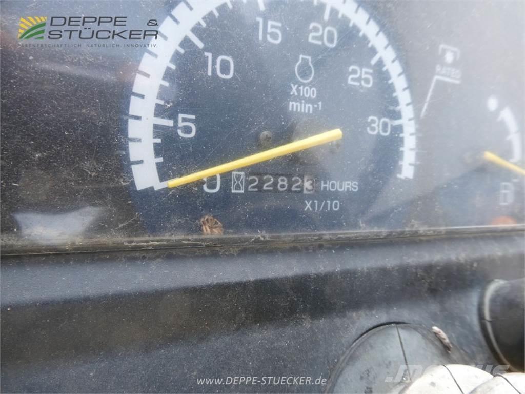 John Deere 2320 Compact tractors