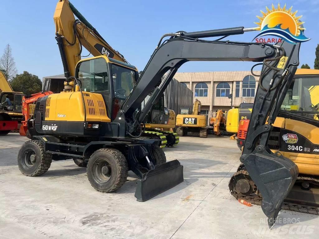 Hyundai R60W vs Mini excavators < 7t (Mini diggers)