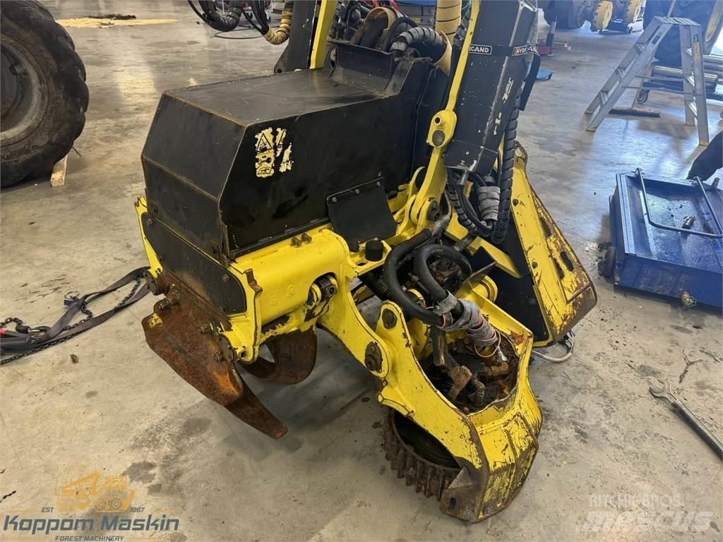 John Deere 415 Harvester heads
