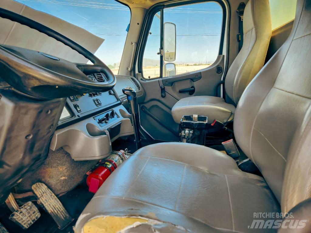 Freightliner 108 SD Water bowser