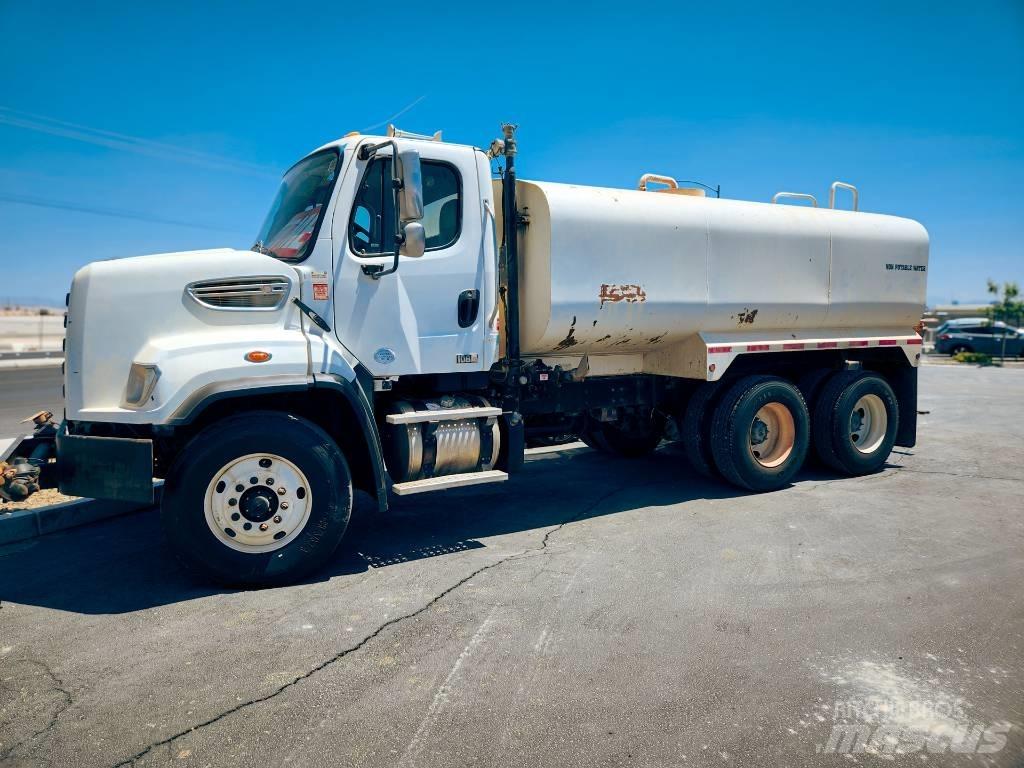 Freightliner 108 SD Water bowser