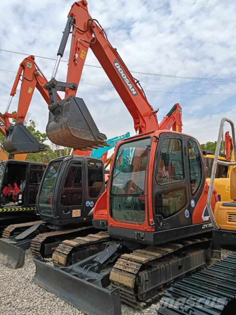 Doosan DX 75 Crawler excavators