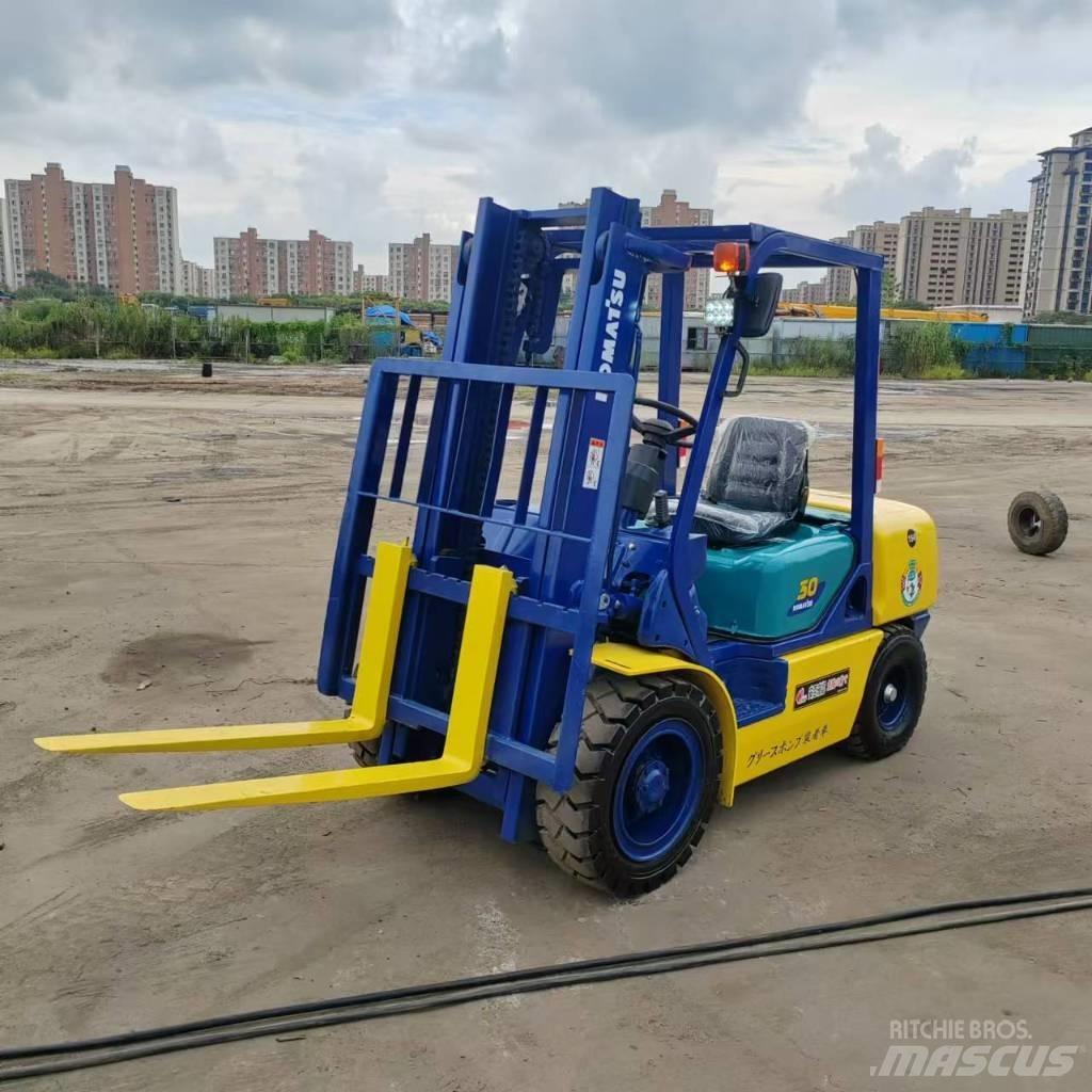 Komatsu FD 30 T-17 Diesel trucks