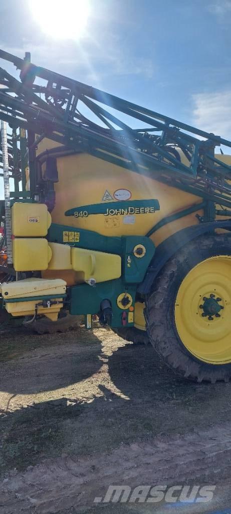 John Deere 840 Trailed sprayers