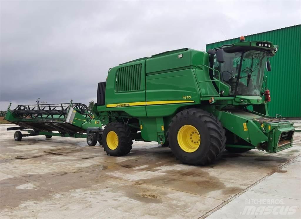John Deere T670 Combine harvesters