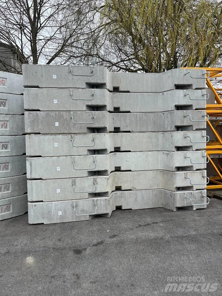 Potain Hup 32-27 Self-erecting cranes