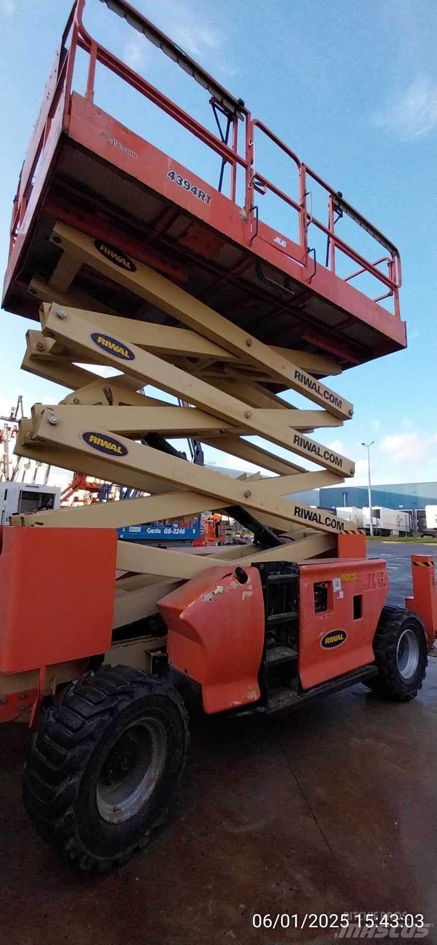 JLG 4394RT Scissor lifts