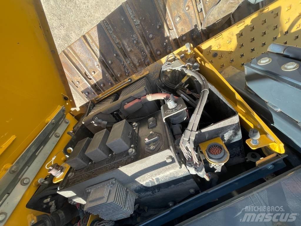 DEERE 700K Crawler dozers