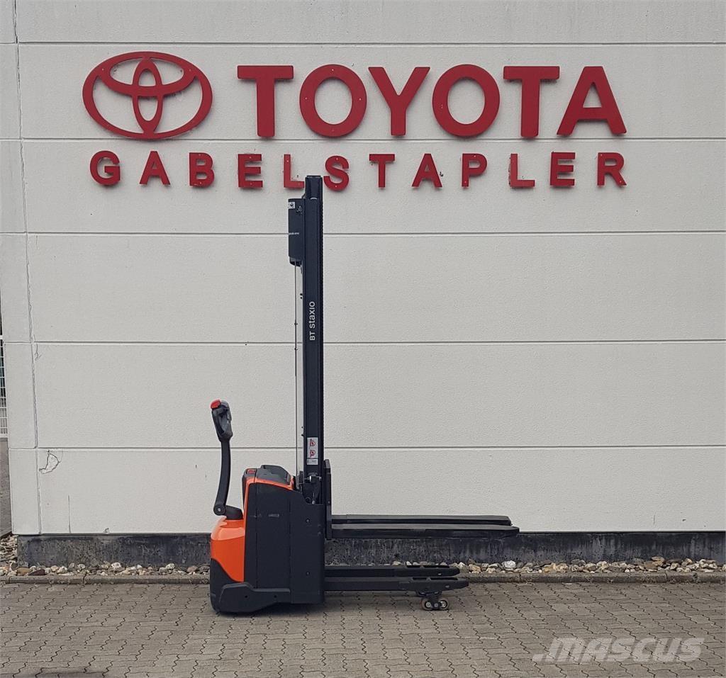 Toyota SWE120L Self propelled stackers
