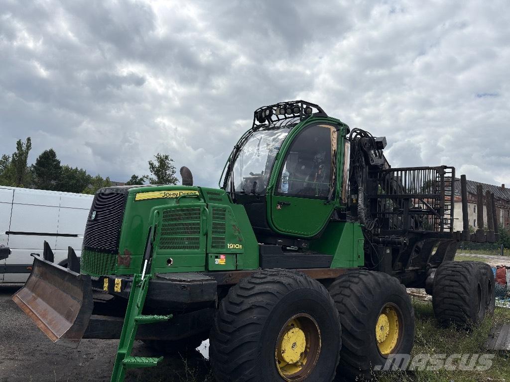 John Deere 1910E Forwarders