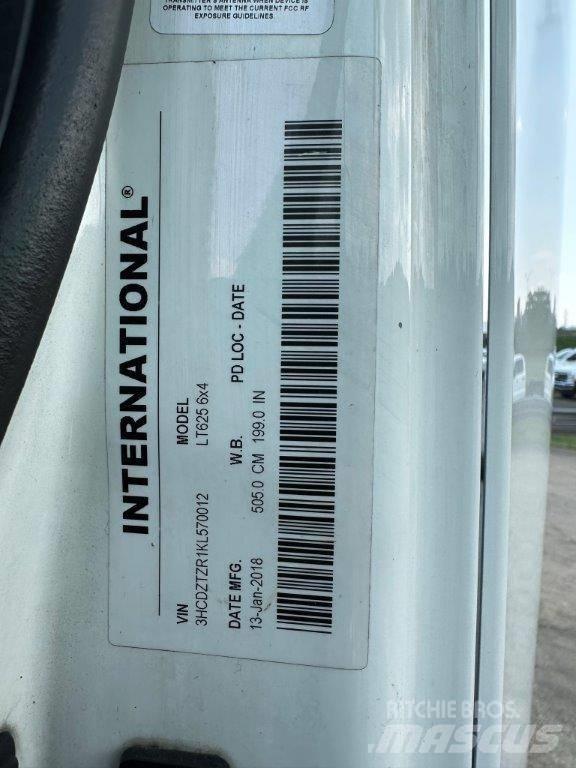 International LT Prime Movers