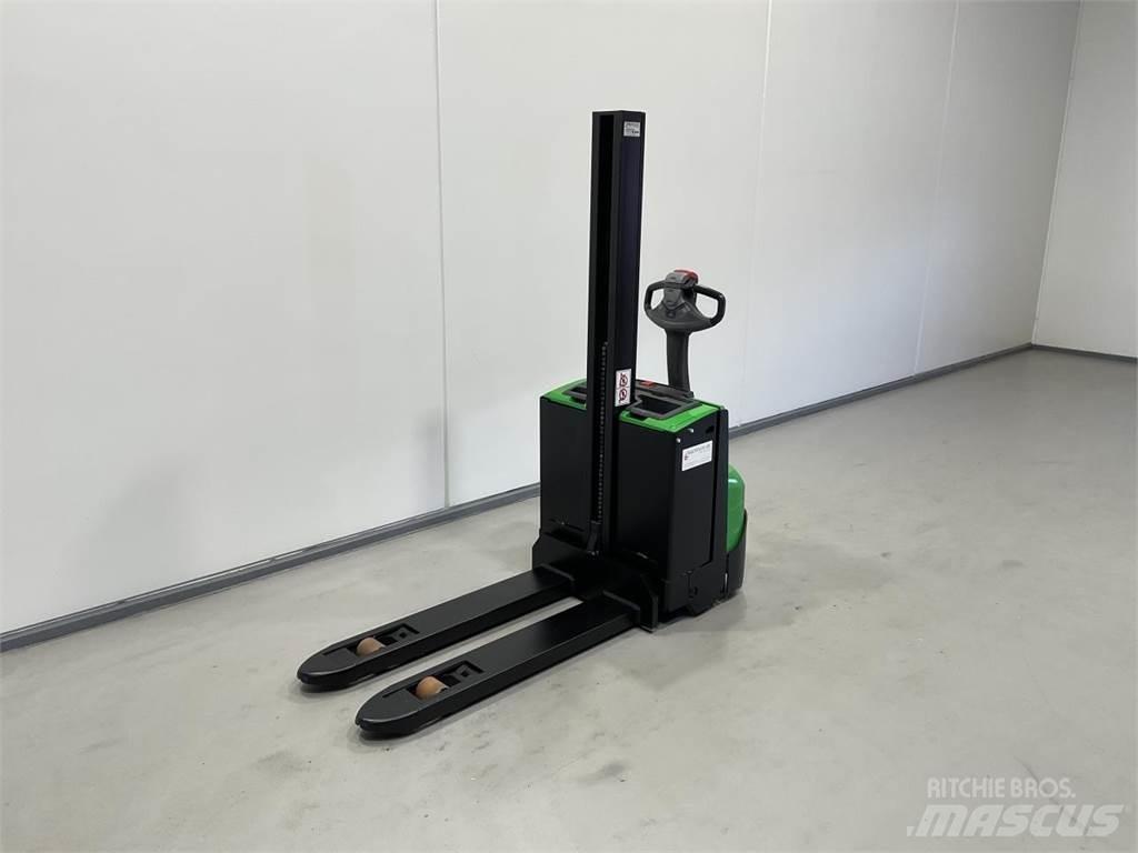 Cesab S208L Self propelled stackers