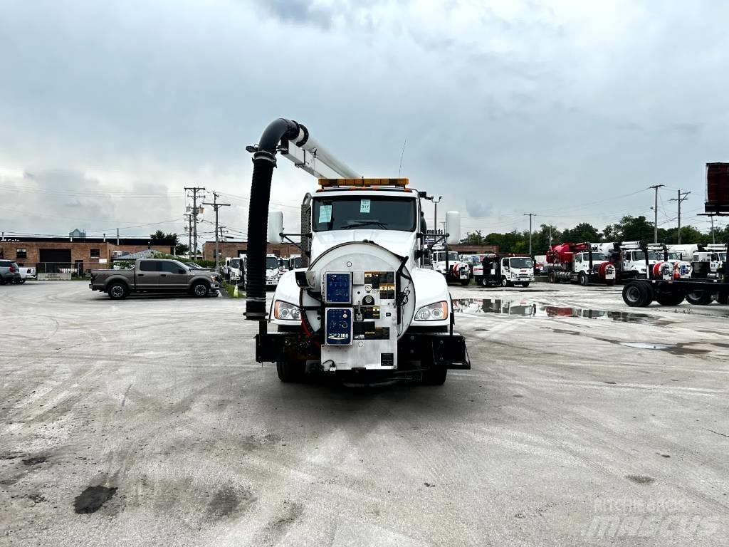 Vactor 2100 Plus Commercial vehicle