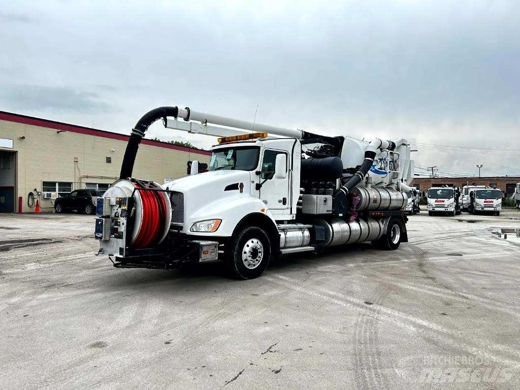 Vactor 2100 Plus Commercial vehicle