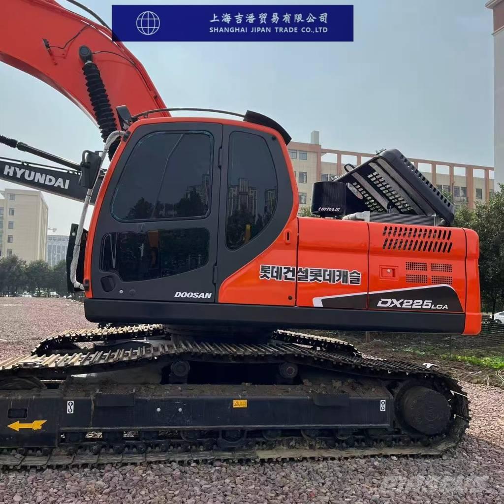 Doosan DX 225 Crawler excavators