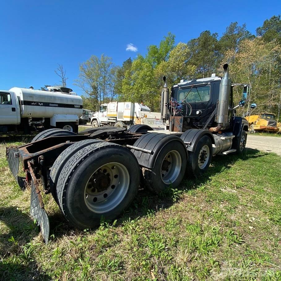 Mack CHN613 Prime Movers
