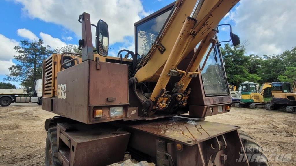 CASE 688 Wheeled excavators