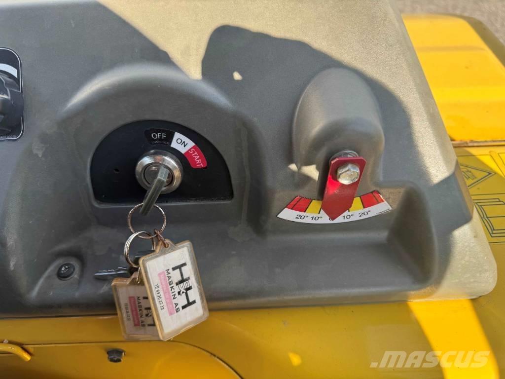 Yanmar C30R-3TV Tracked dumpers