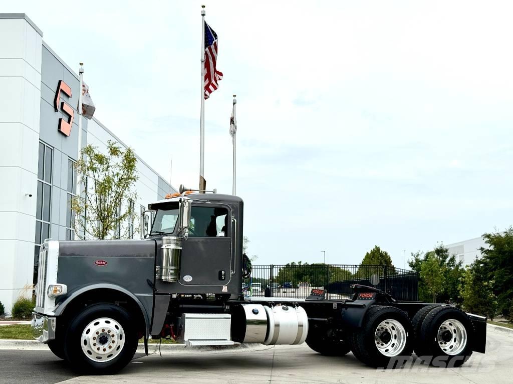 Peterbilt 389 Prime Movers
