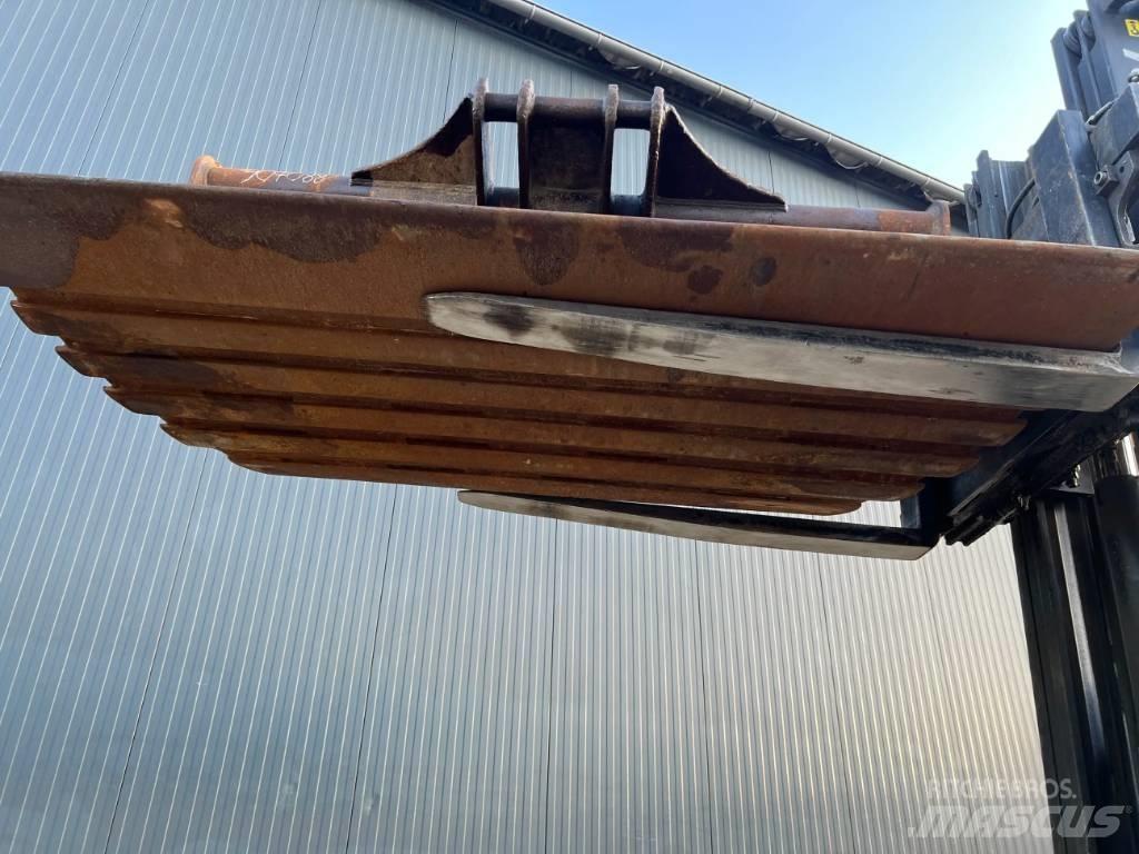 Volvo S1 Buckets