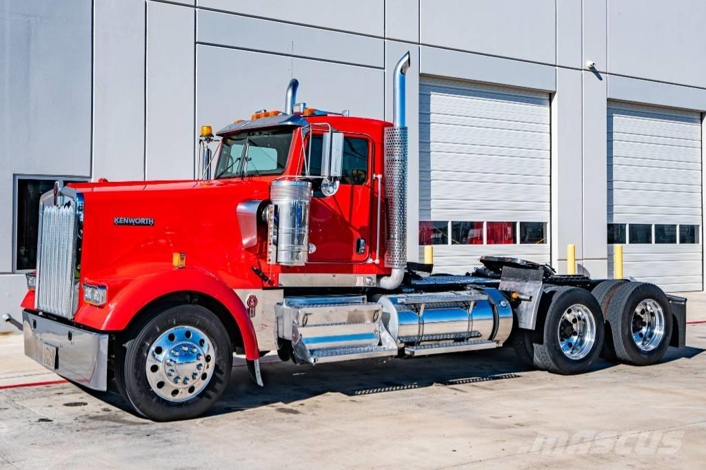 Kenworth W 900 Prime Movers