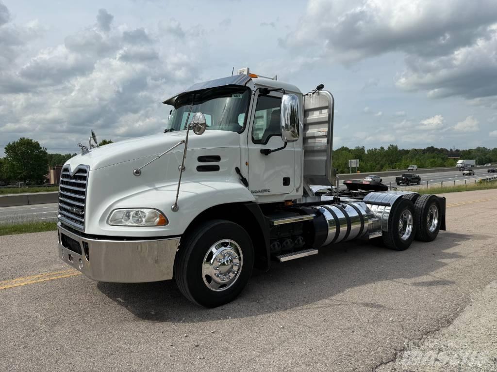 Mack CXU 613 Prime Movers