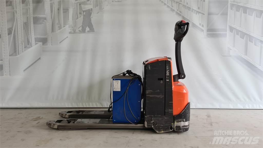 Toyota LWE 200 Low lifter