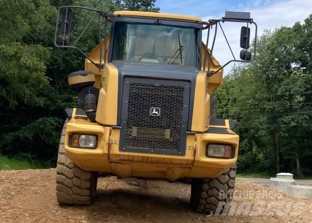 John Deere 300 D Articulated Haulers