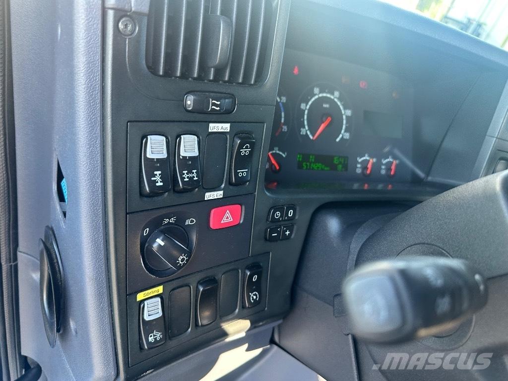 Scania R420 8X4/4 Hook lift trucks