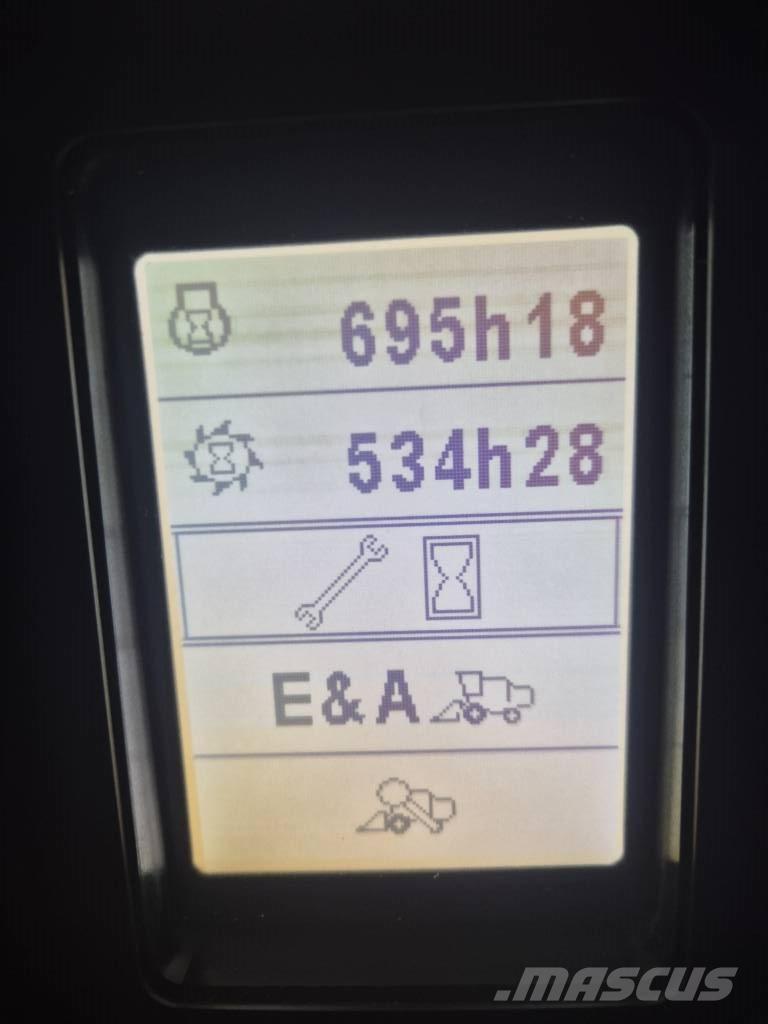 New Holland TC 5.90 Combine harvesters