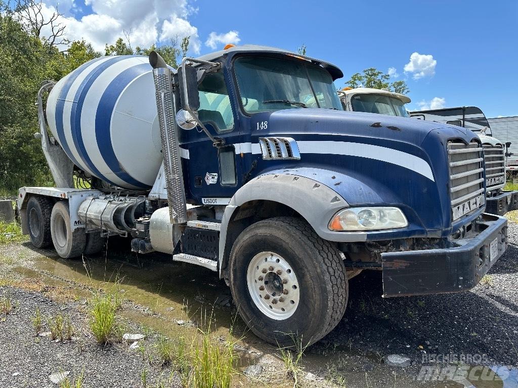 Mack GU 800 Other trucks