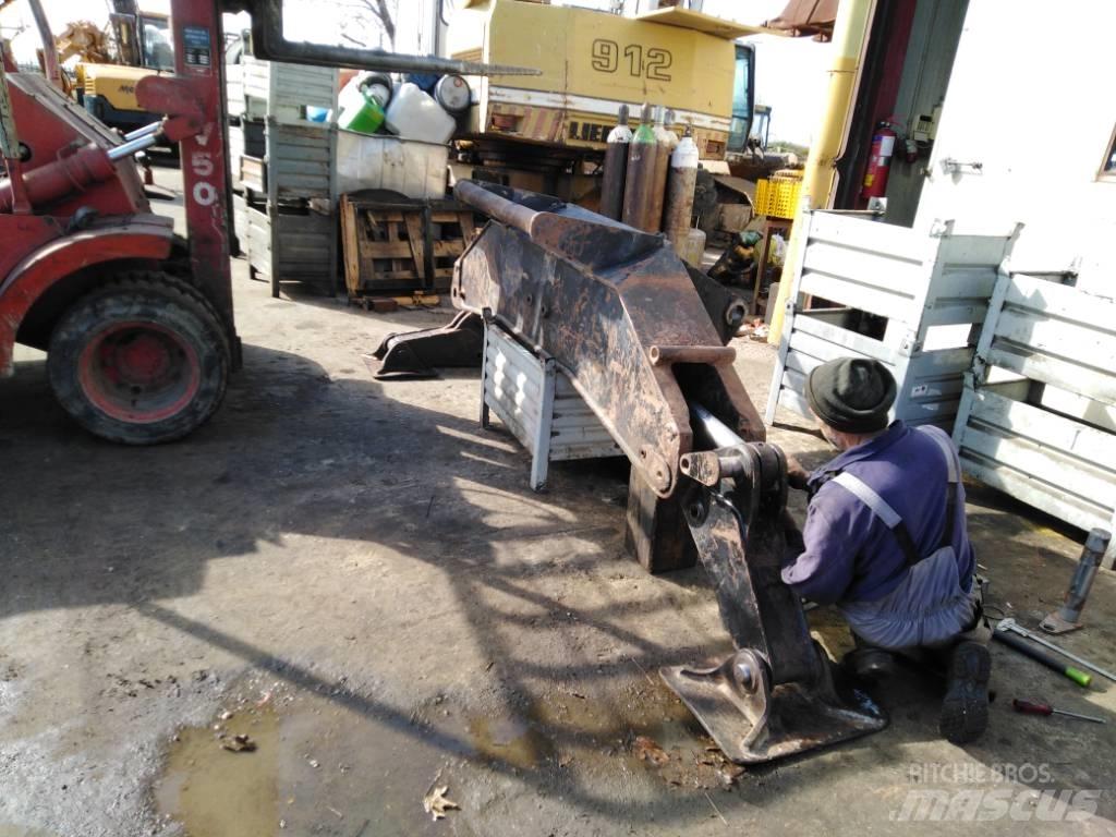 CAT M 318 Chassis and suspension