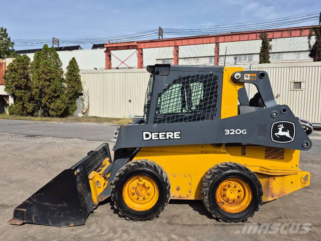 John Deere 320G Skid steer loaders