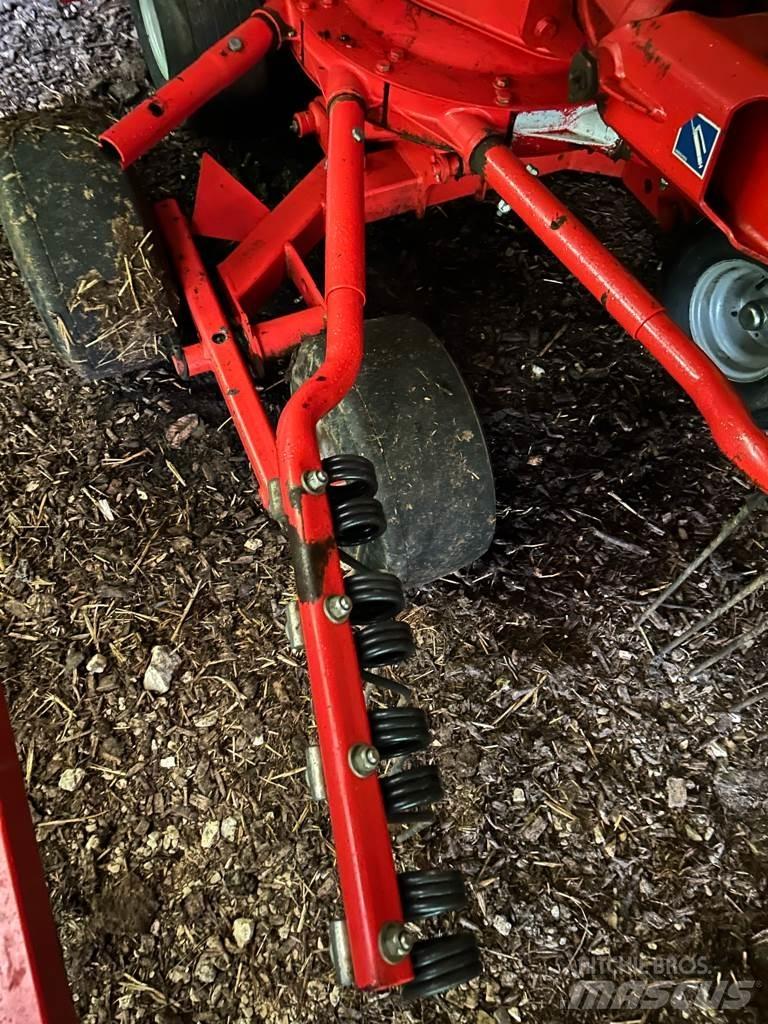 Kuhn GA 6632 Windrowers