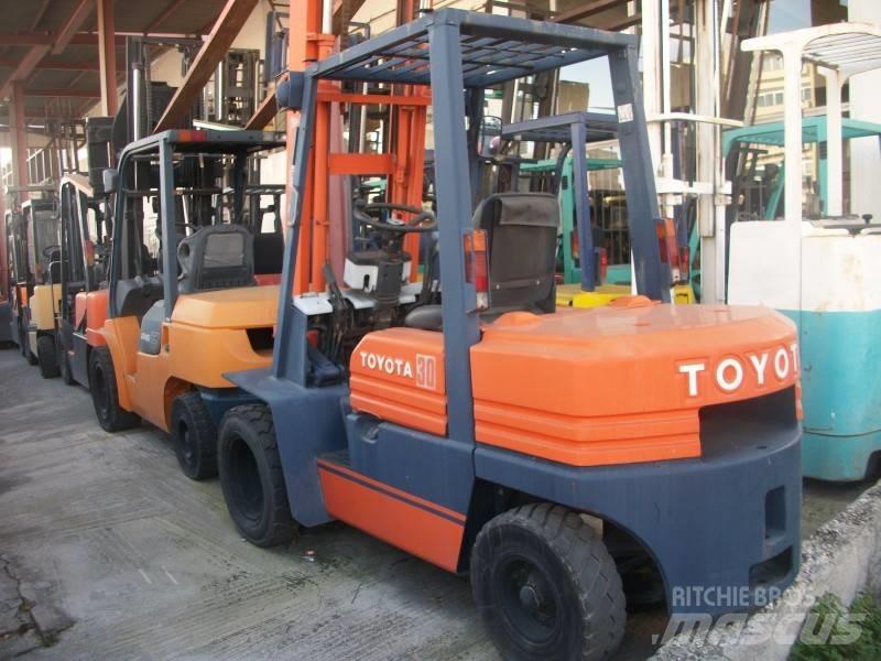 Toyota 5 FD 30 Diesel trucks