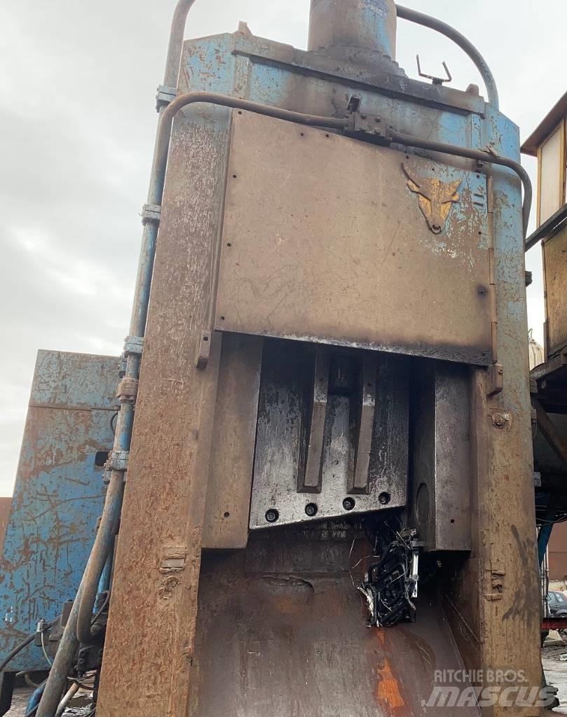 Taurus TS852 Industrial balers