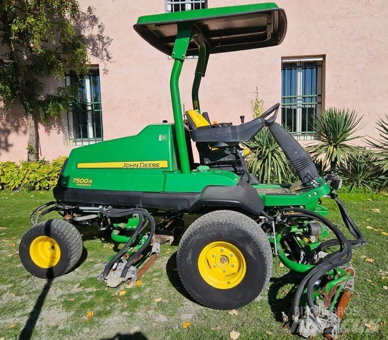 John Deere 7500 A Fairway mowers