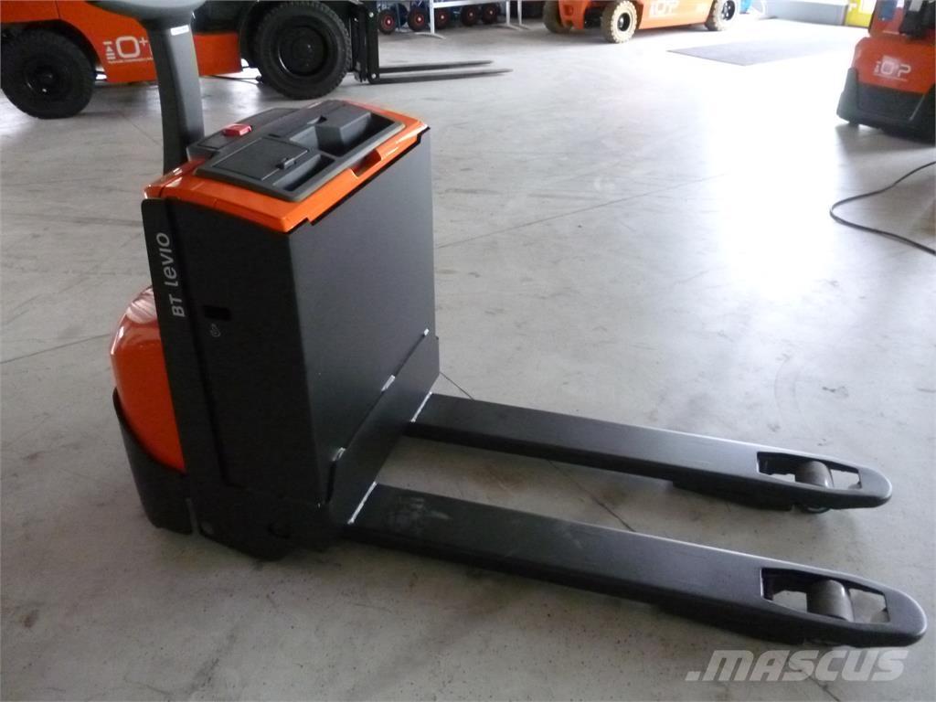 Toyota LWE 160 Pedestrian stacker